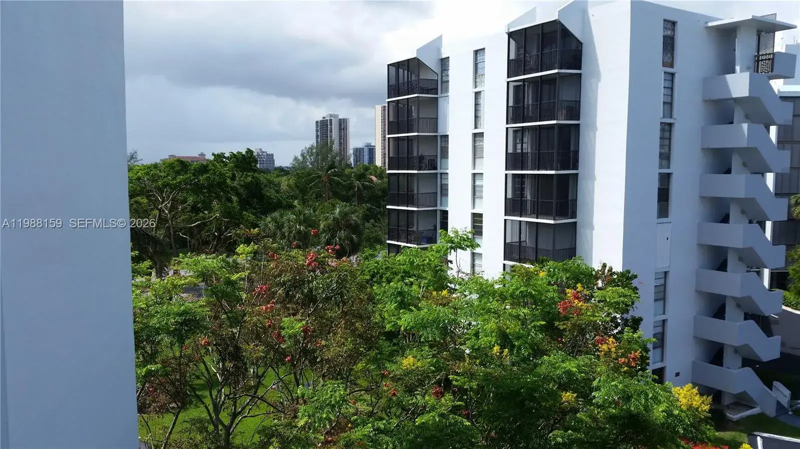 2 bedroom 2 bath Residential for sale at 3475 N Country Club Dr # 202, Aventura FL 33180