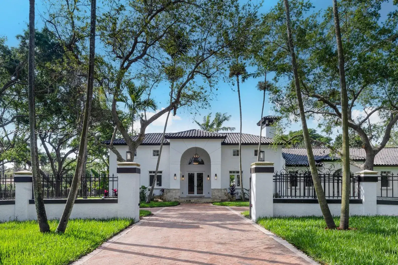 6 bedroom 6 bath Residential for sale at 6200 SW 130th Ter, Pinecrest FL 33156