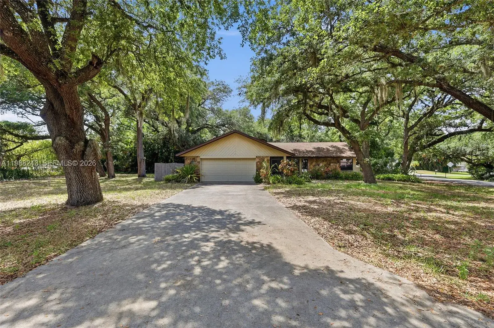 3 bedroom 2 bath Residential for sale at 1625 Sunkist Way, Fort Myers FL 33905