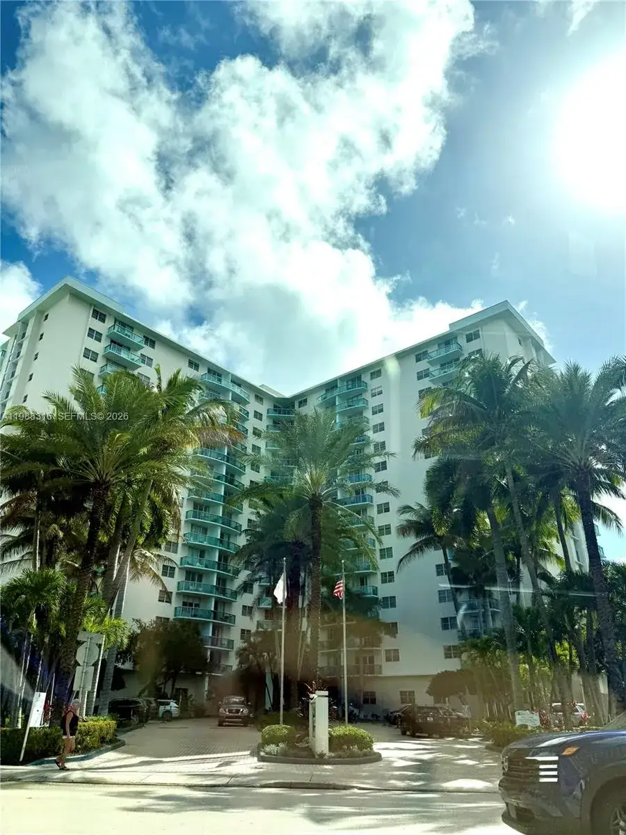 2 bedroom 2 bath Residential for sale at 3901 S Ocean Dr # 5W, Hollywood FL 33019