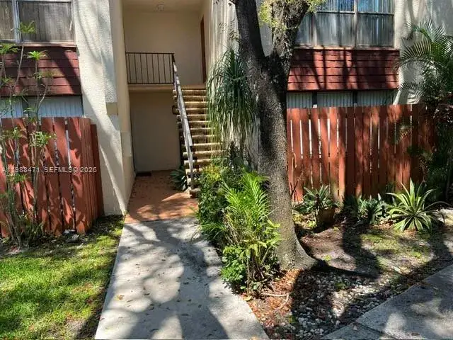 2 bedroom 1 bath Residential Lease for rent at 301 N Pine Island Rd # 156, Plantation FL 33324