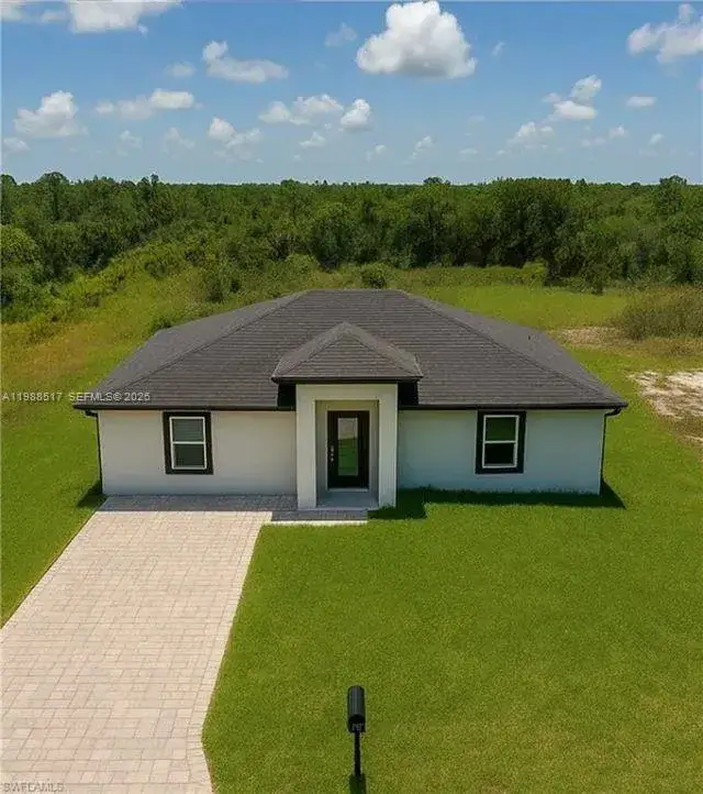 3 bedroom 2 bath Residential for sale at 816 Palomino, Lehigh Acres FL 33974