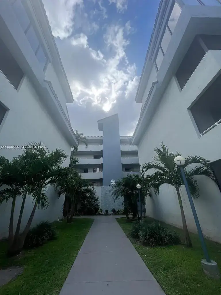 3 bedroom 2 bath Residential for sale at 8215 SW 152nd Ave # 418, Miami FL 33193