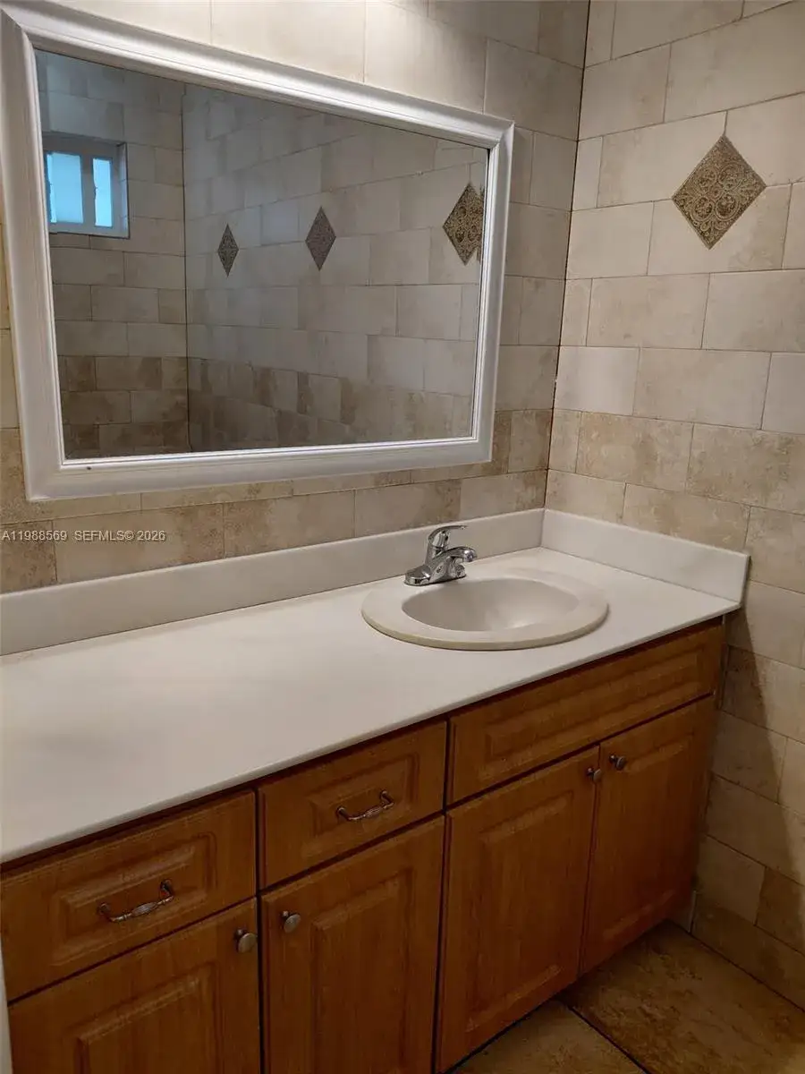 1 bedroom 1 bath Residential Lease for rent at 3503 SW 24th St # B, Miami FL 33145