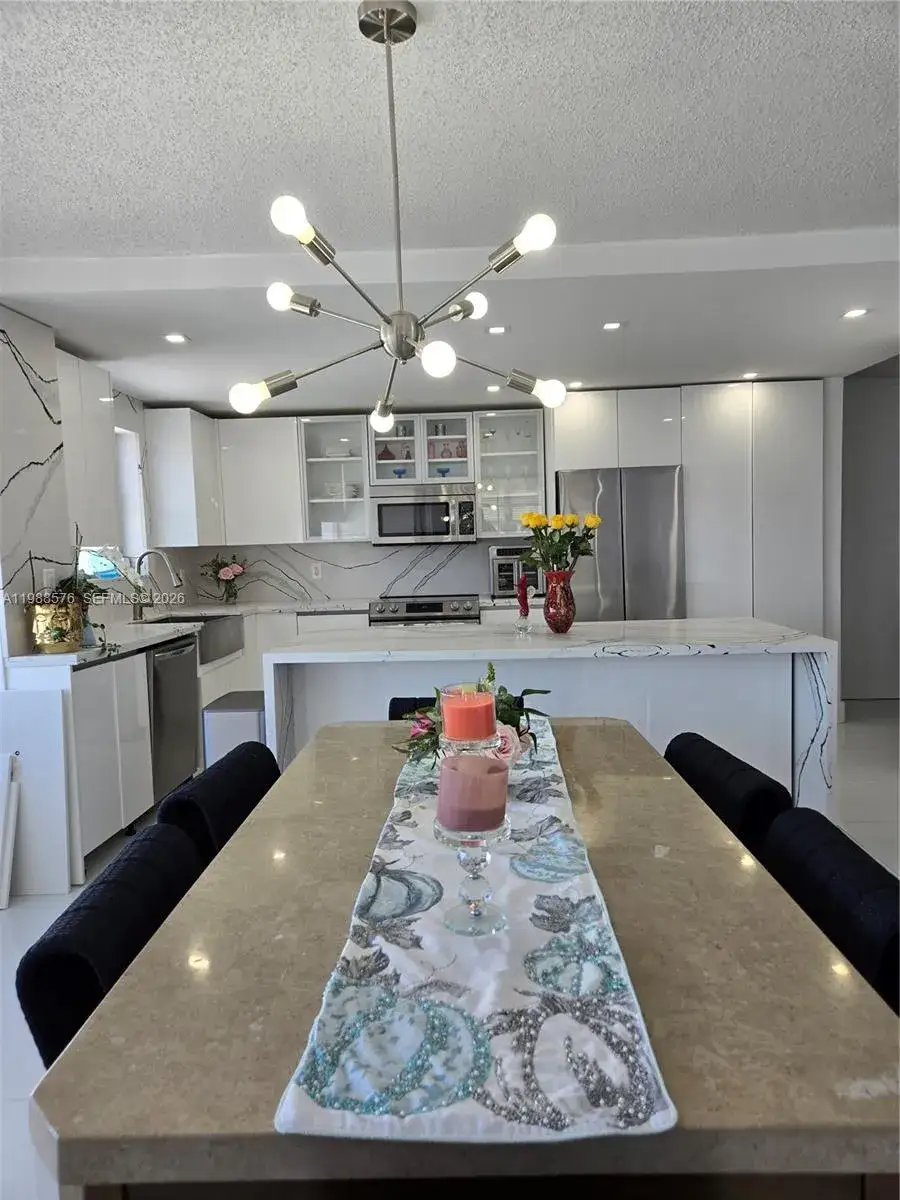 2 bedroom 2 bath Residential for sale at 2750 NE 183rd St # T, Aventura FL 33160