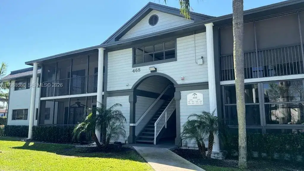 3 bedroom 2 bath Residential Lease for rent at 468 NE 206th Ln # 102, Miami FL 33179