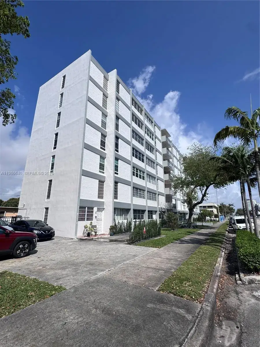 1 bedroom 1 bath Residential Lease for rent at 1400 SW 27th Ave # 702, Miami FL 33145