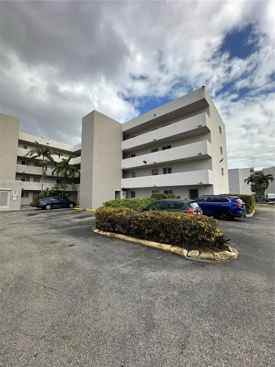 2 bedroom 2 bath Residential for sale at 6091 W 22nd Ct # 408, Hialeah FL 33016