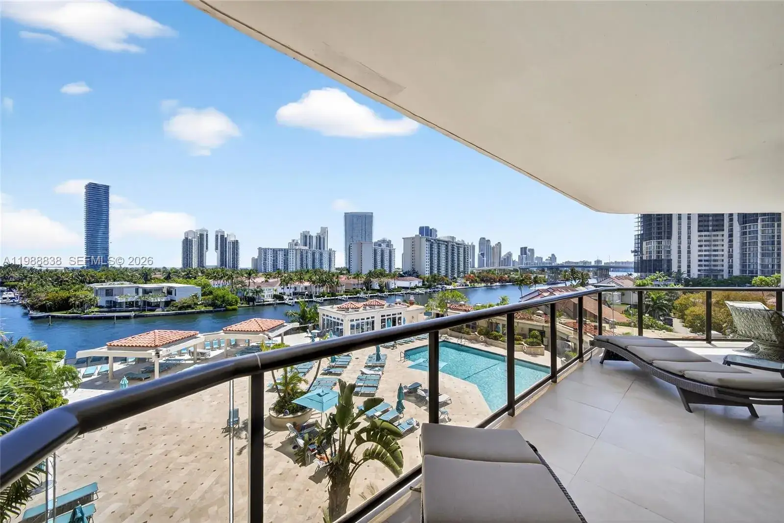 2 bedroom 2 bath Residential for sale at 19667 Turnberry Way # 6A, Aventura FL 33180