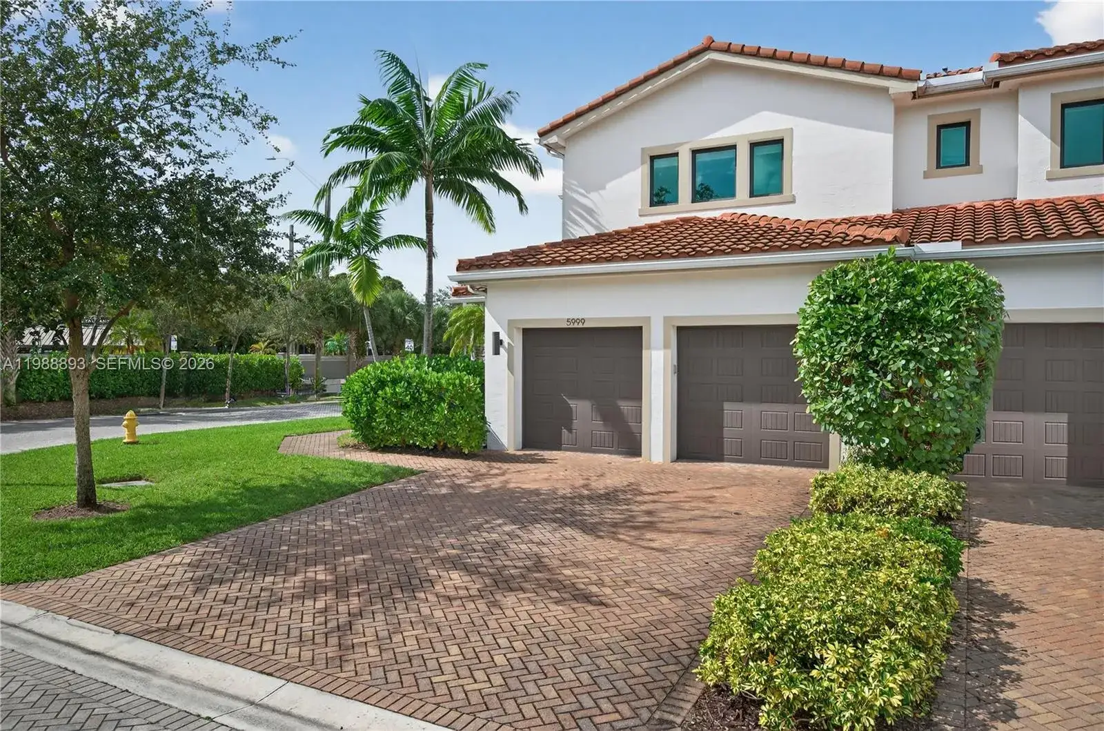 3 bedroom 3 bath Residential for sale at 5999 E Brookfield Cir E, Hollywood FL 33312