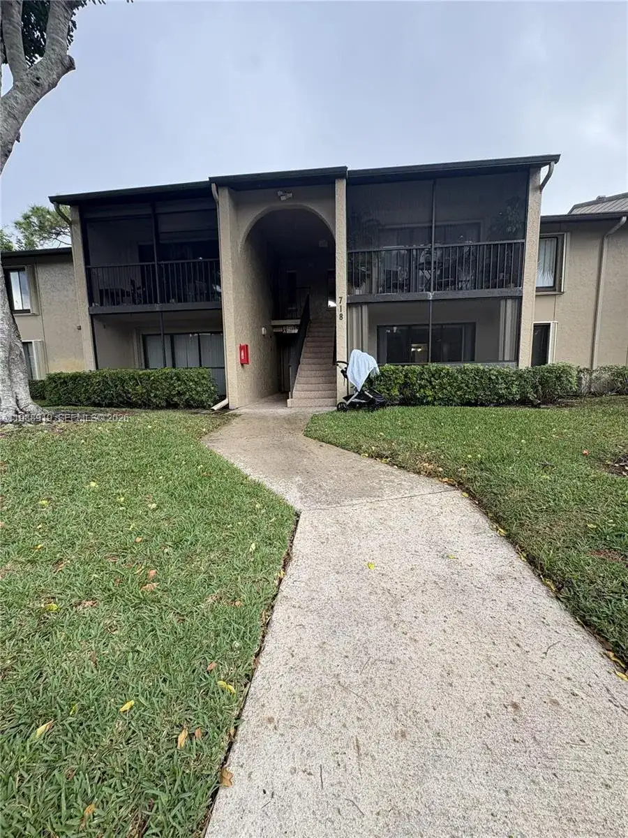 1 bedroom 1 bath Residential for sale at 718 Sunny Pine Way # D1, Green Acres FL 33415