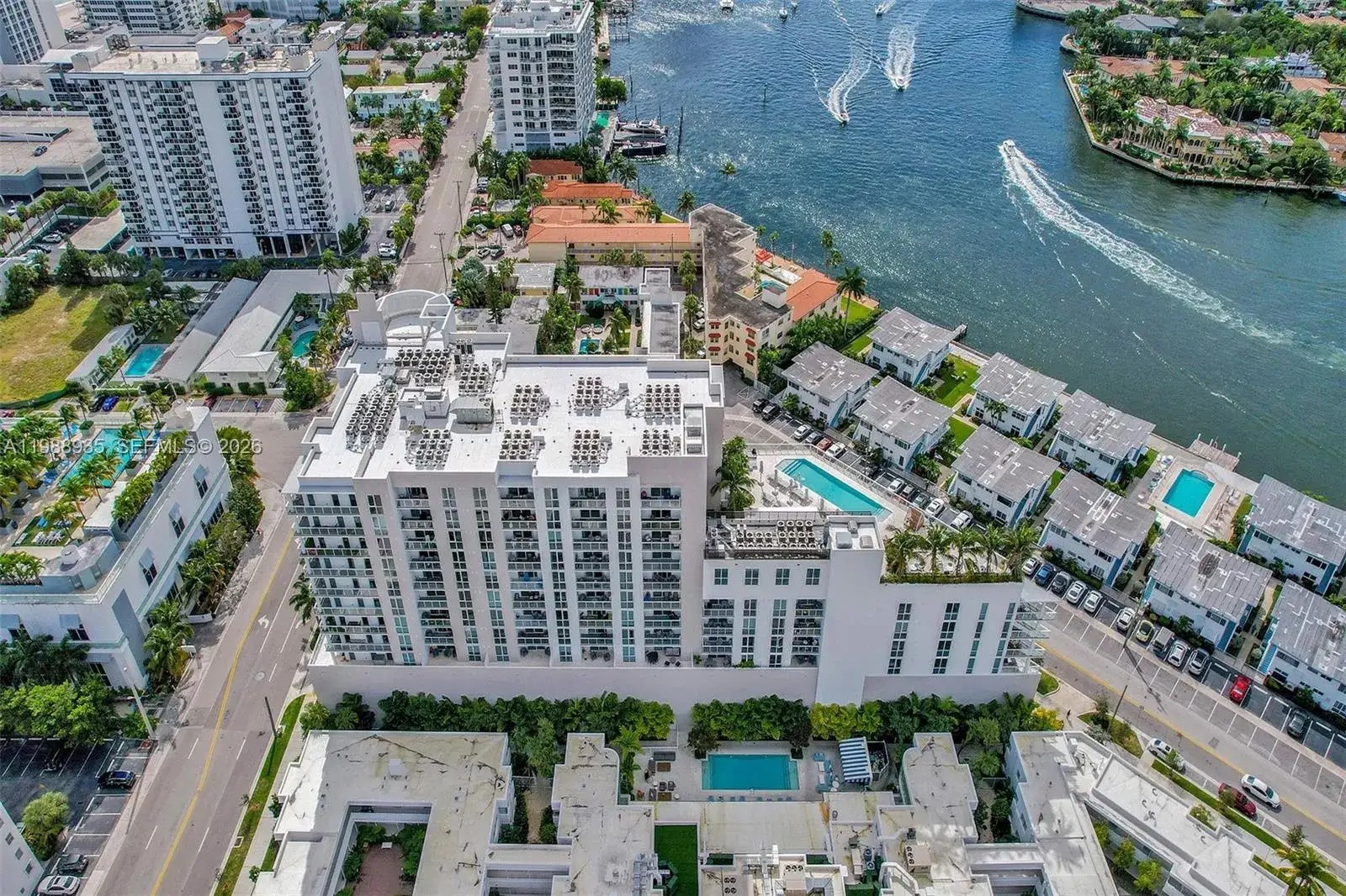 1 bedroom 1 bath Residential Lease for rent at 401 N Birch Rd # 513, Fort Lauderdale FL 33304