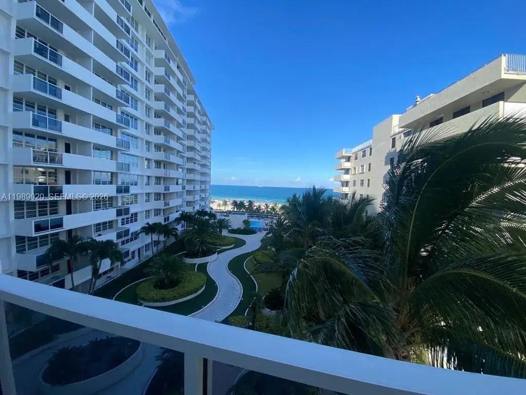 1 bedroom 1 bath Residential for sale at 100 Lincoln Rd # 721, Miami Beach FL 33139