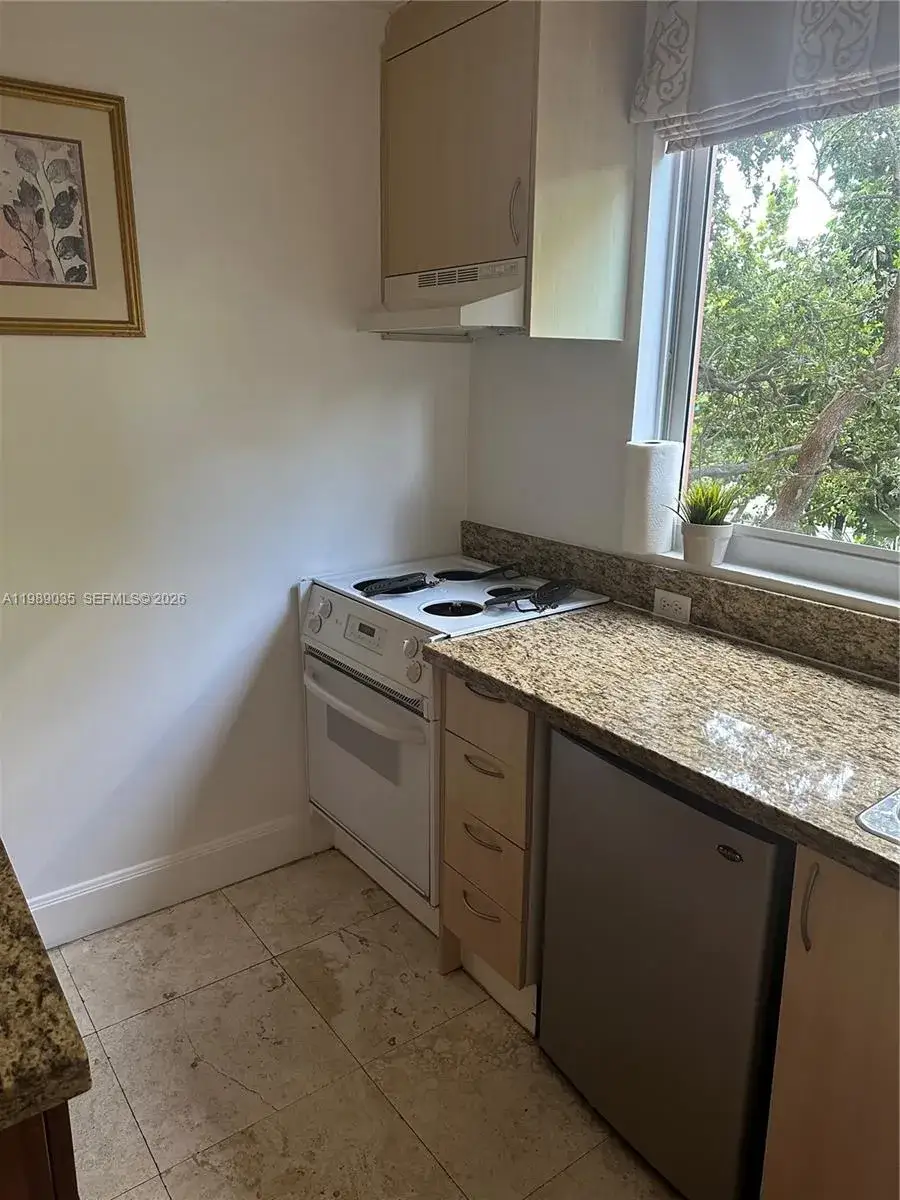 1 bedroom 1 bath Residential Lease for rent at 2951 S Bayshore Dr # 417, Miami FL 33133