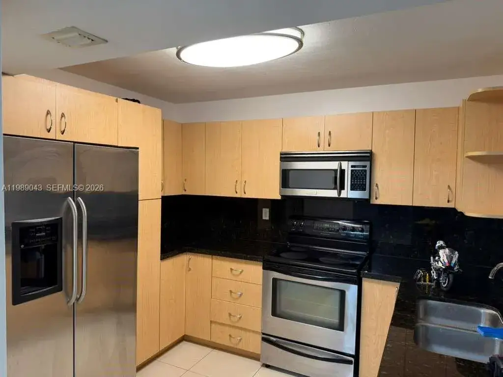 1 bedroom 1 bath Residential for sale at 2750 NE 183rd St # 1201, Aventura FL 33160