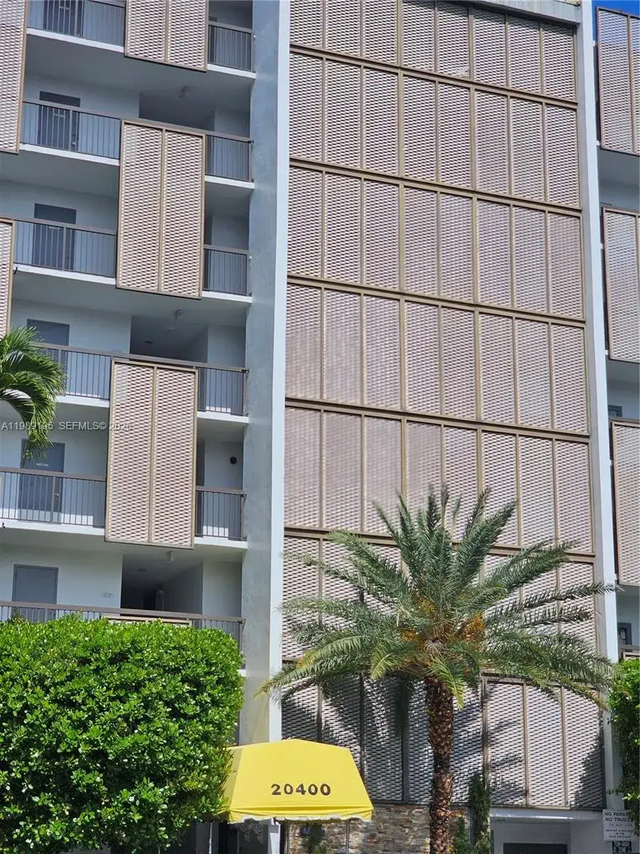 2 bedroom 2 bath Residential for sale at 20400 W Country Club Dr # 601, Aventura FL 33180