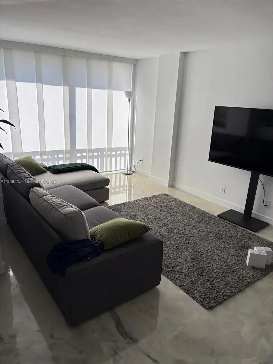 1 bedroom 1 bath Residential for sale at 17021 N North Bay Rd # 428, Sunny Isles Beach FL 33160