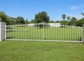 4555 Pioneer 16th St, Clewiston FL 33440