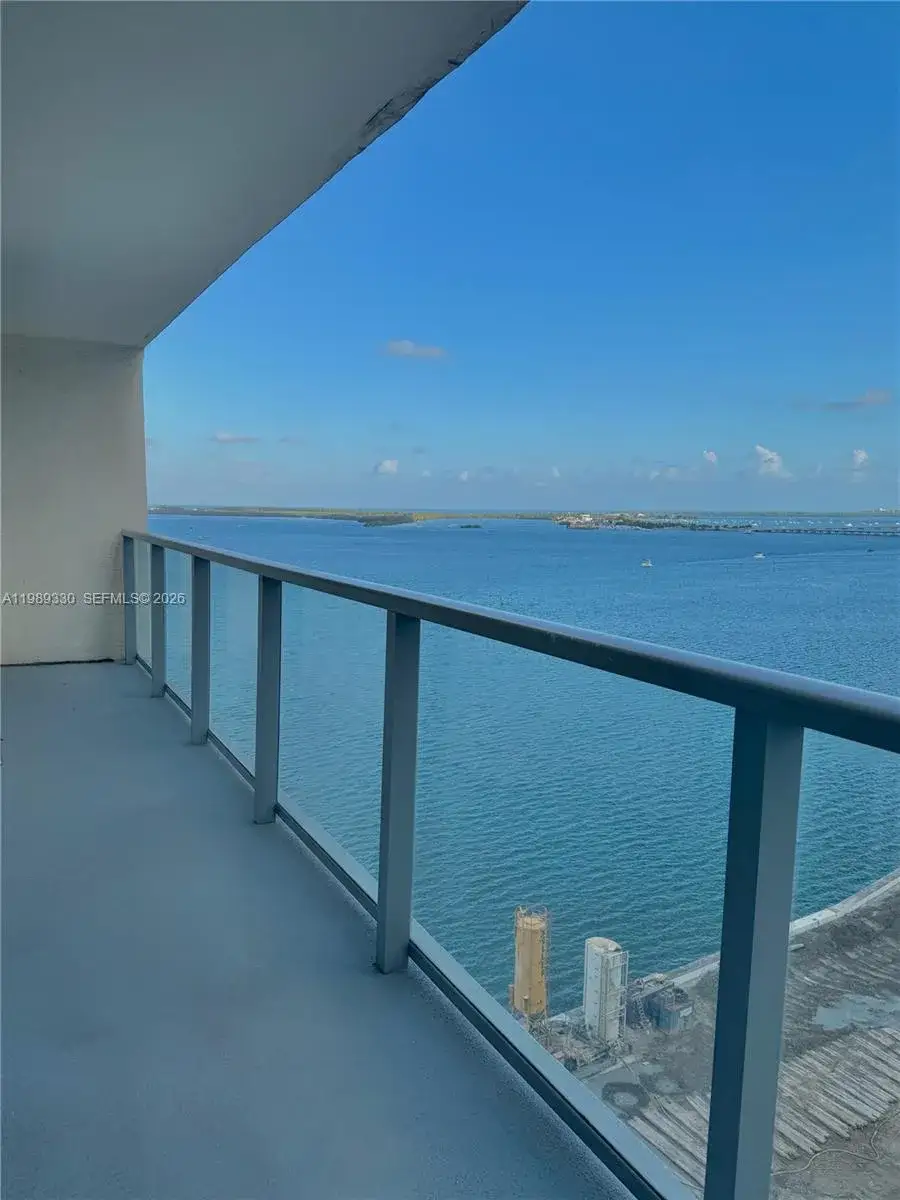 1 bedroom 1 bath Residential for sale at 1155 Brickell Bay Dr # 1705, Miami FL 33131