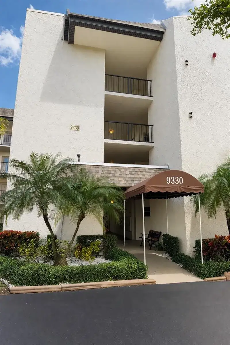 1 bedroom 1 bath Residential Lease for rent at 9330 Lagoon Pl # 201, Davie FL 33324