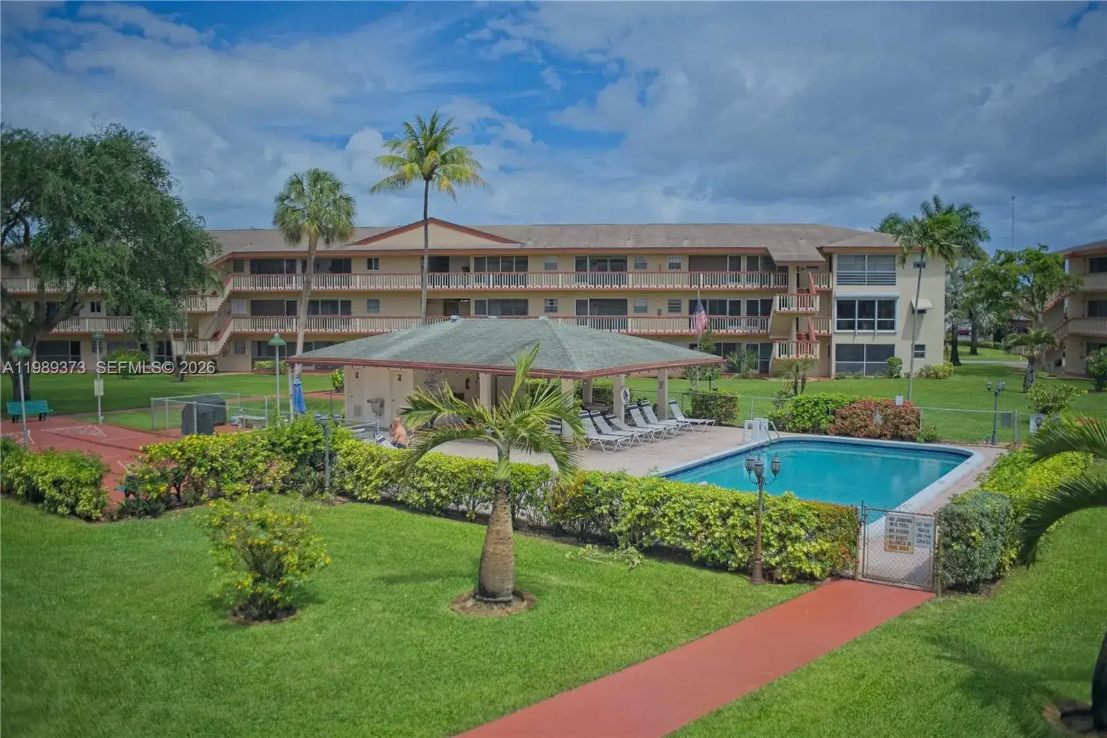 1 bedroom 1 bath Residential for sale at 5300 Washington St # F215, Hollywood FL 33021