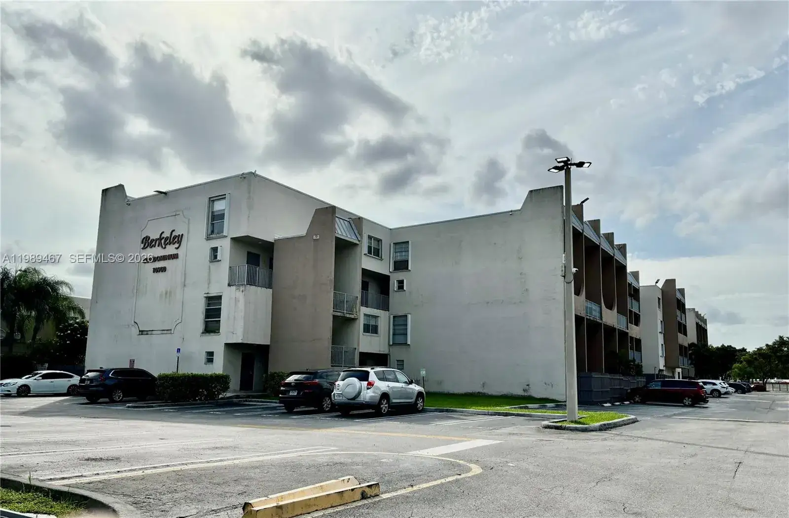 2 bedroom 1 bath Residential Lease for rent at 10900 SW 104th St # 303, Miami FL 33176