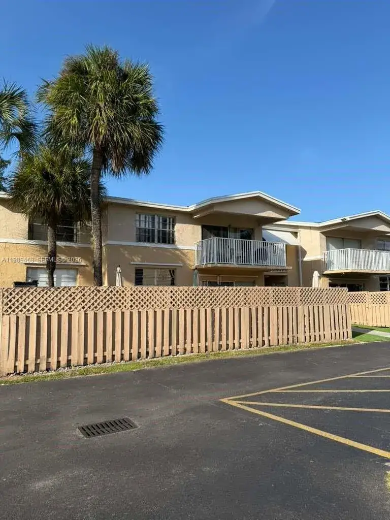 2 bedroom 2 bath Residential for sale at 4154 NW 79th Ave # 2A, Doral FL 33166