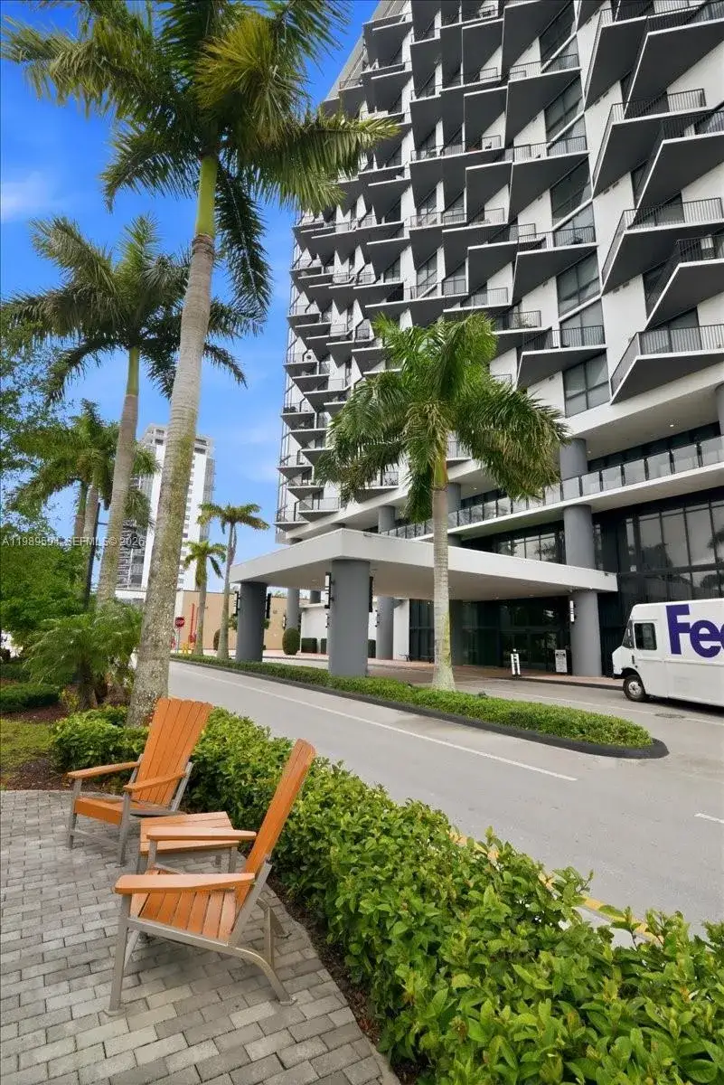 2 bedroom 2 bath Residential for sale at 5300 Paseo Blvd # 1803, Doral FL 33166