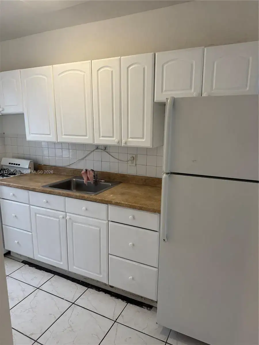 1 bath Residential Lease for rent at 7300 Harding Ave # 5, Miami Beach FL 33141