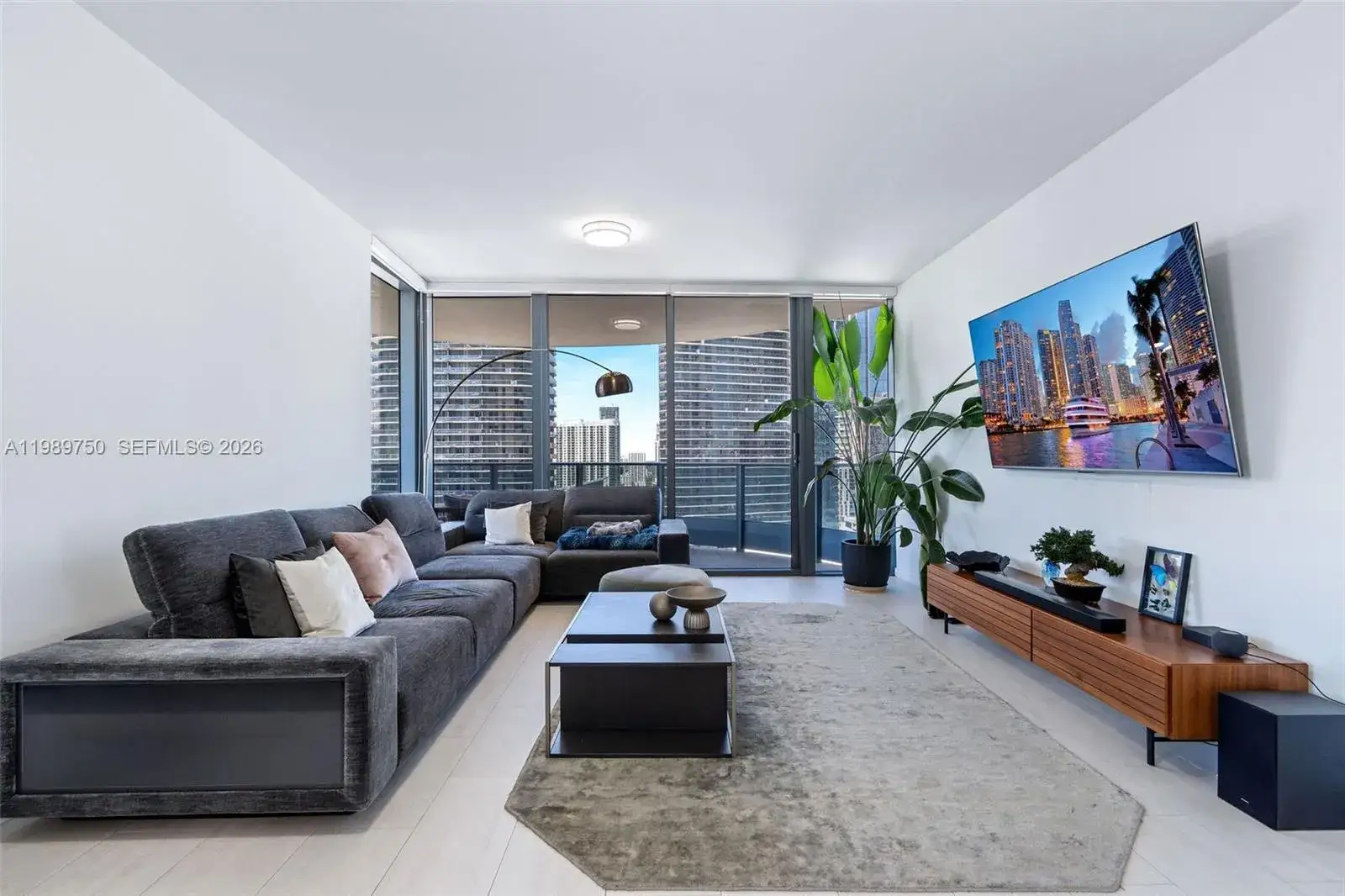 2 bedroom 2 bath Residential for sale at 1000 Brickell Plz # 2812, Miami FL 33131