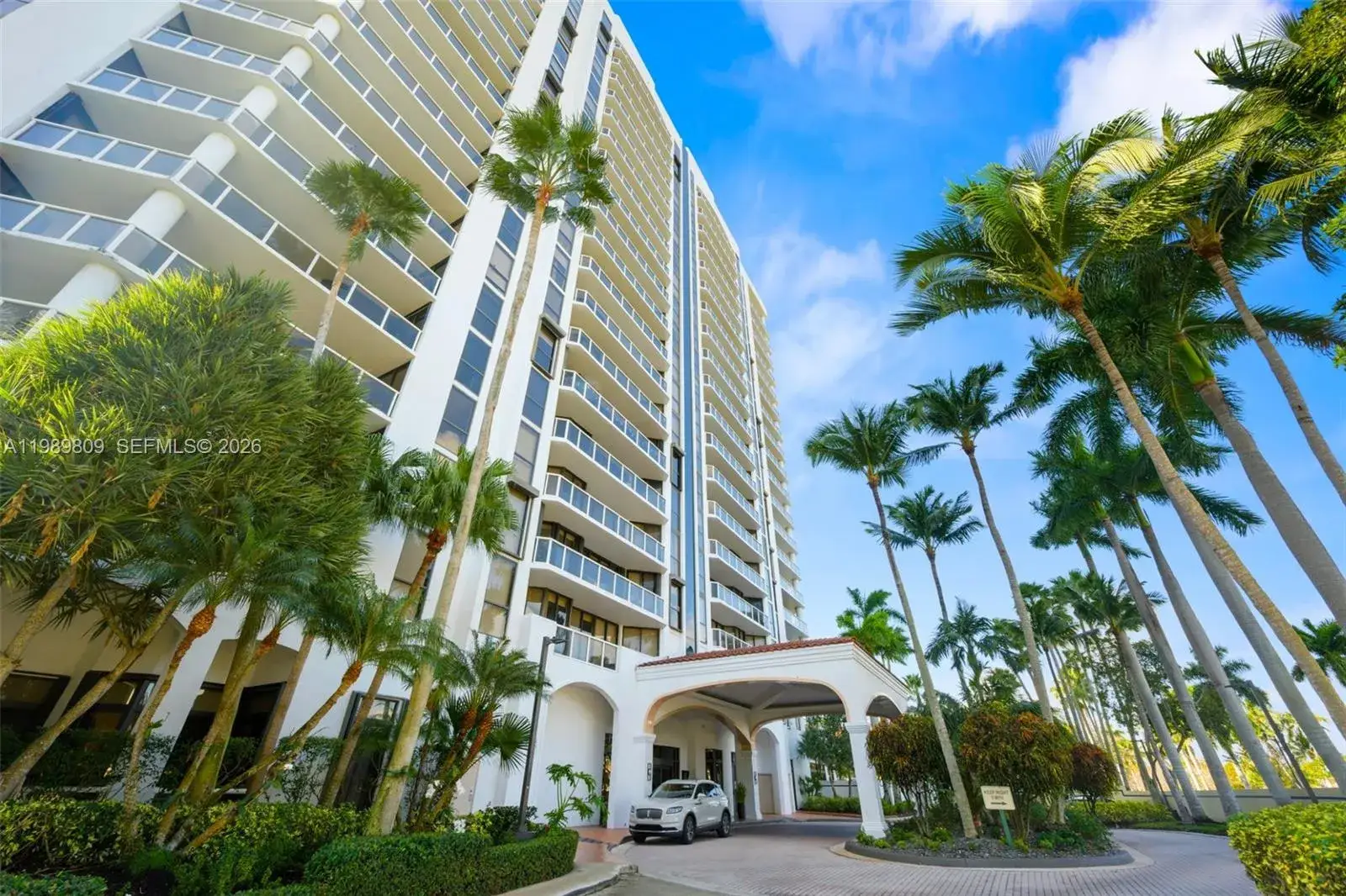2 bedroom 2 bath Residential for sale at 3598 Yacht Club Dr # 1204, Aventura FL 33180