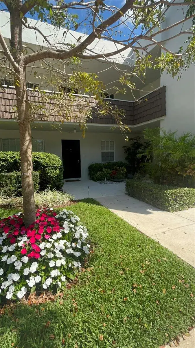 3 bedroom 2 bath Residential Lease for rent at 4017 N Cypress Dr # 102, Pompano Beach FL 33069