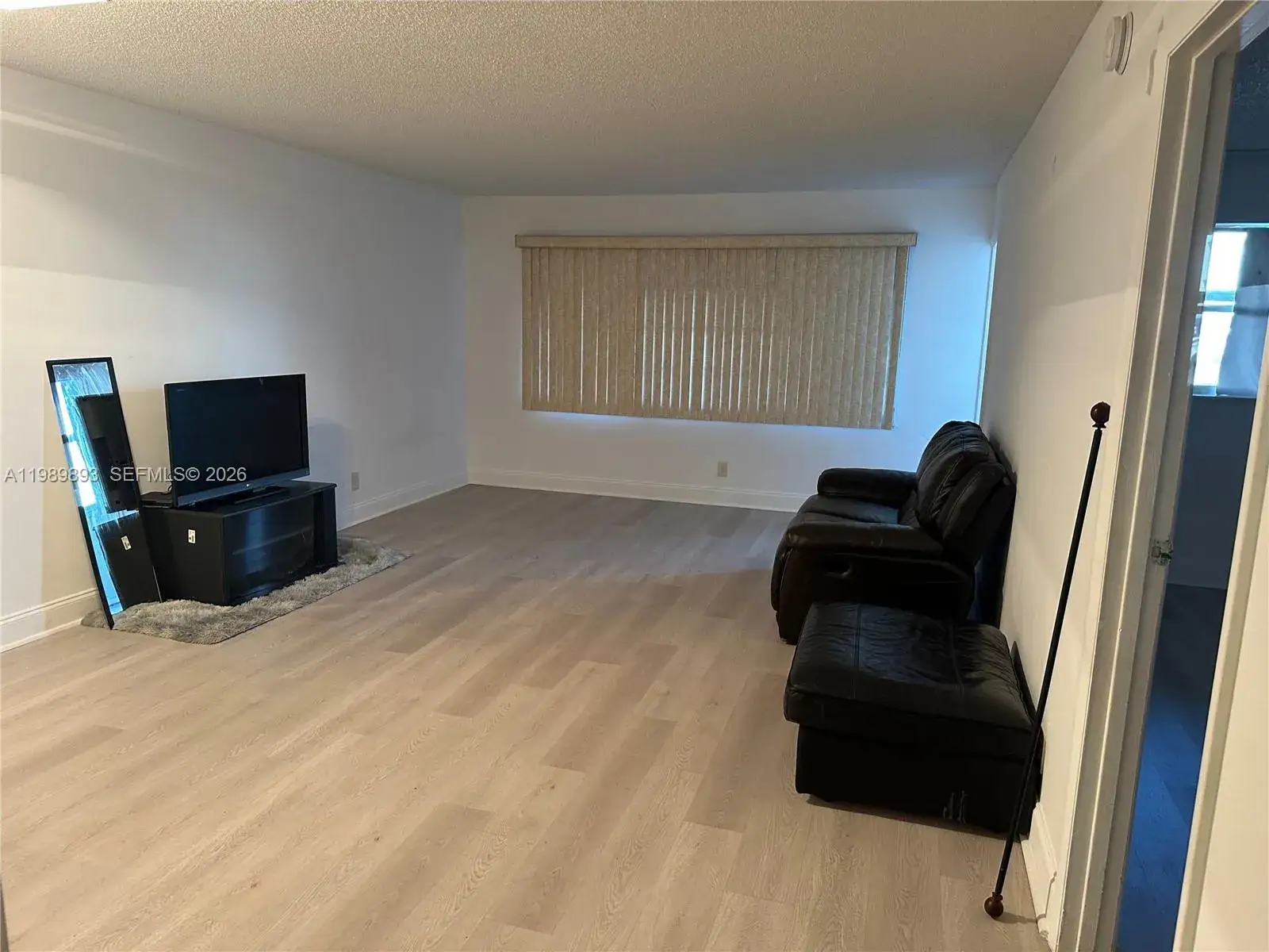1 bedroom 1 bath Residential Lease for rent at 410 SE 2nd St # 118, Hallandale Beach FL 33009