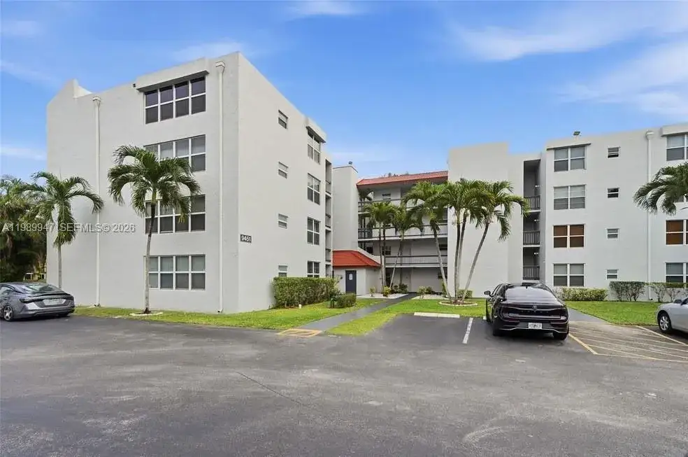 2 bedroom 2 bath Residential Lease for rent at 9421 Evergreen Pl # 103, Davie FL 33324