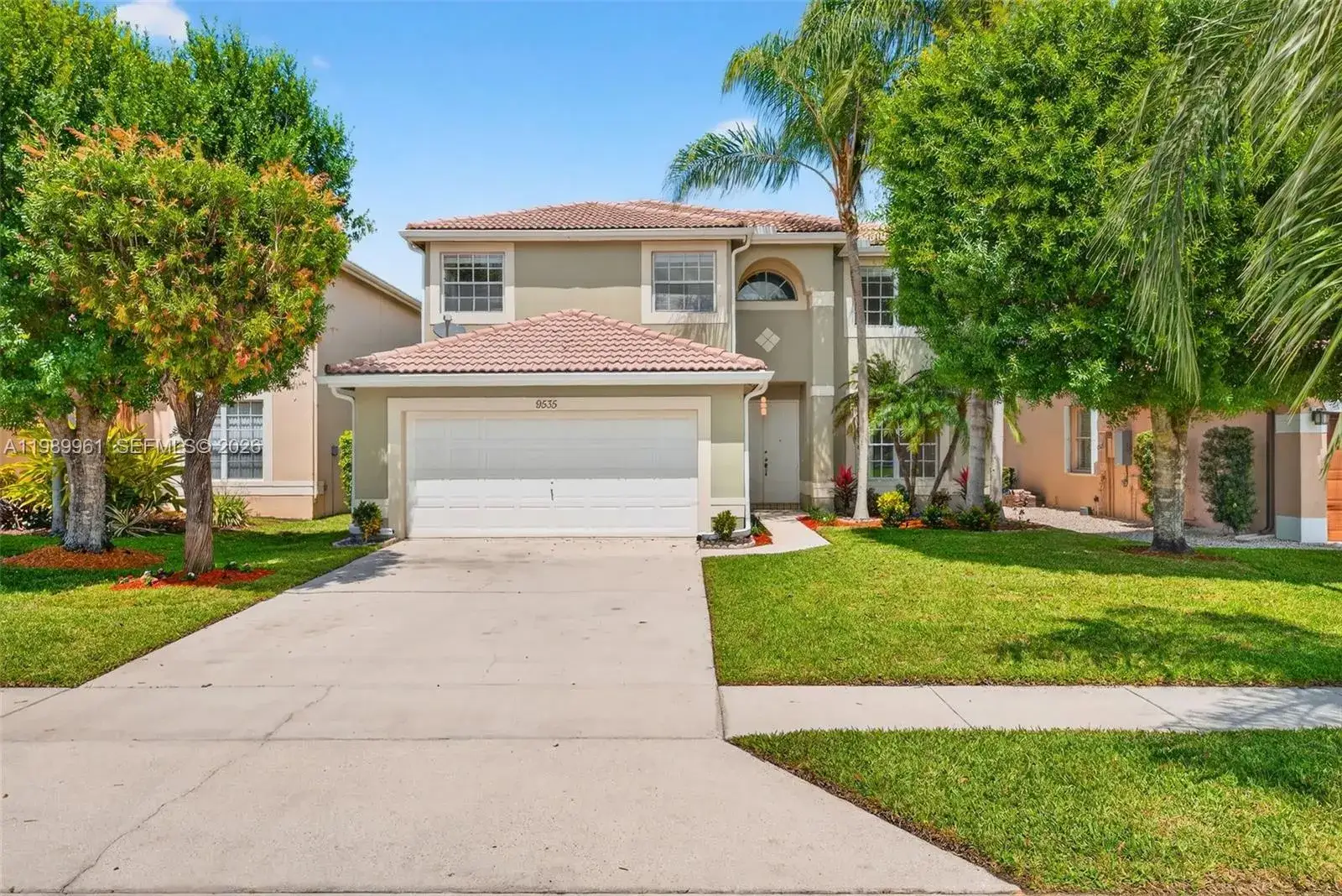 4 bedroom 3 bath Residential for sale at 9535 Fox Trot Ln, Boca Raton FL 33496