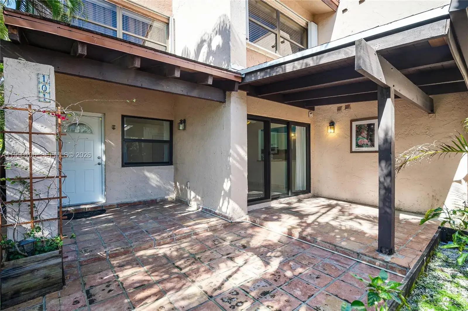 3 bedroom 2 bath Residential Lease for rent at 495 W Park Dr # 101, Miami FL 33172