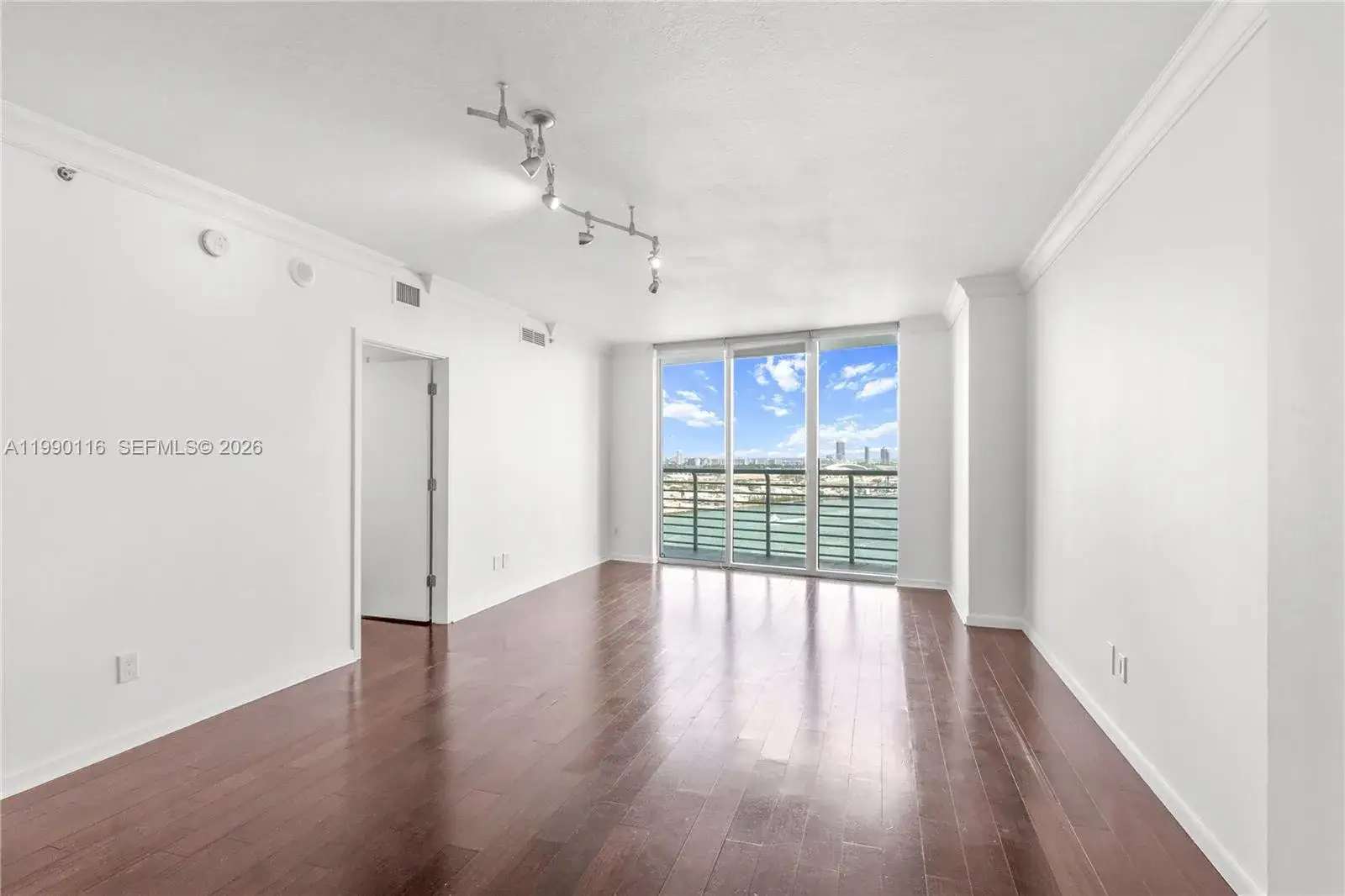 3 bedroom 2 bath Residential Lease for rent at 335 S Biscayne Blvd # 2512, Miami FL 33131