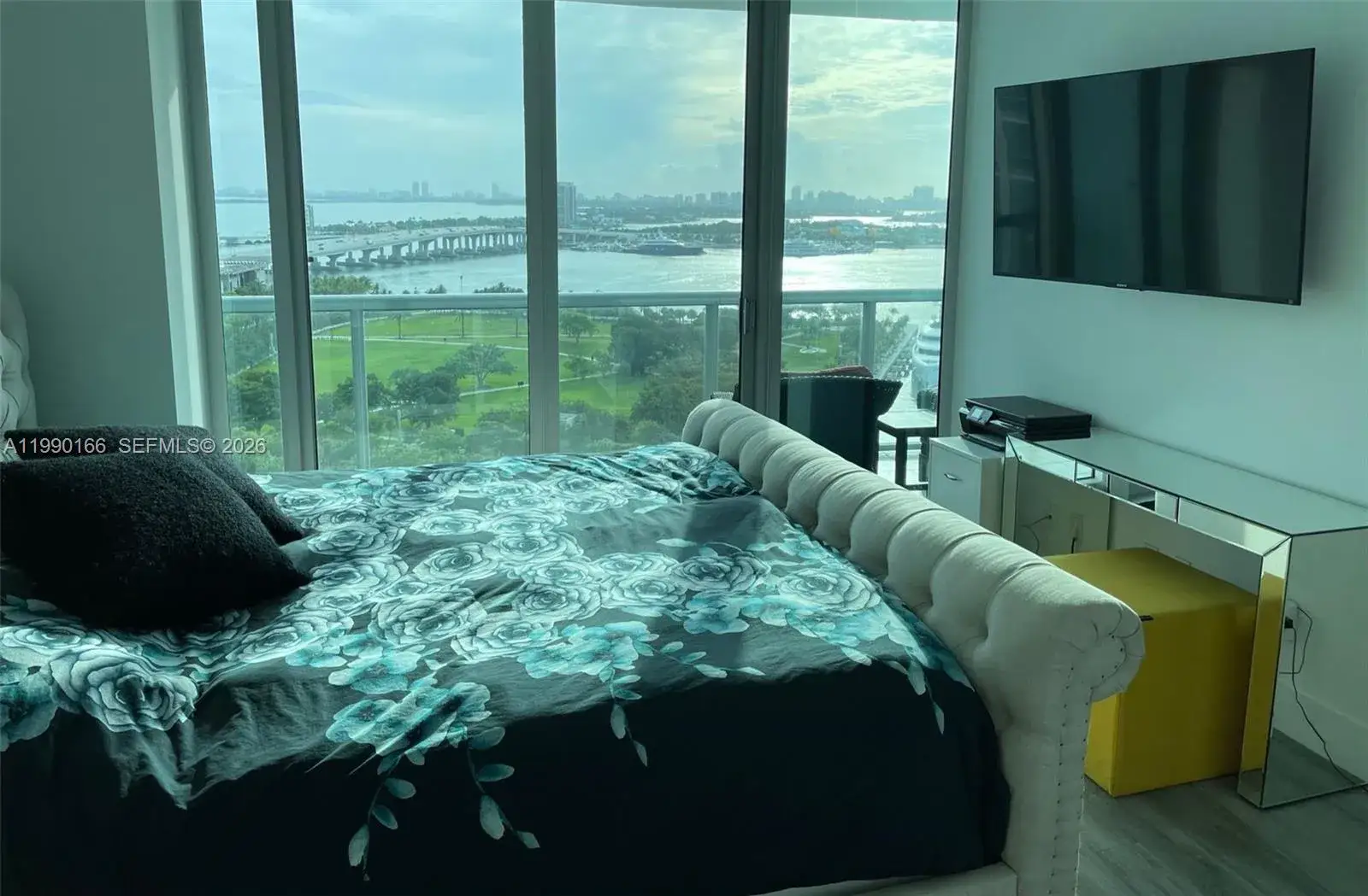 1 bedroom 1 bath Residential for sale at 888 Biscayne Blvd # 1810, Miami FL 33132