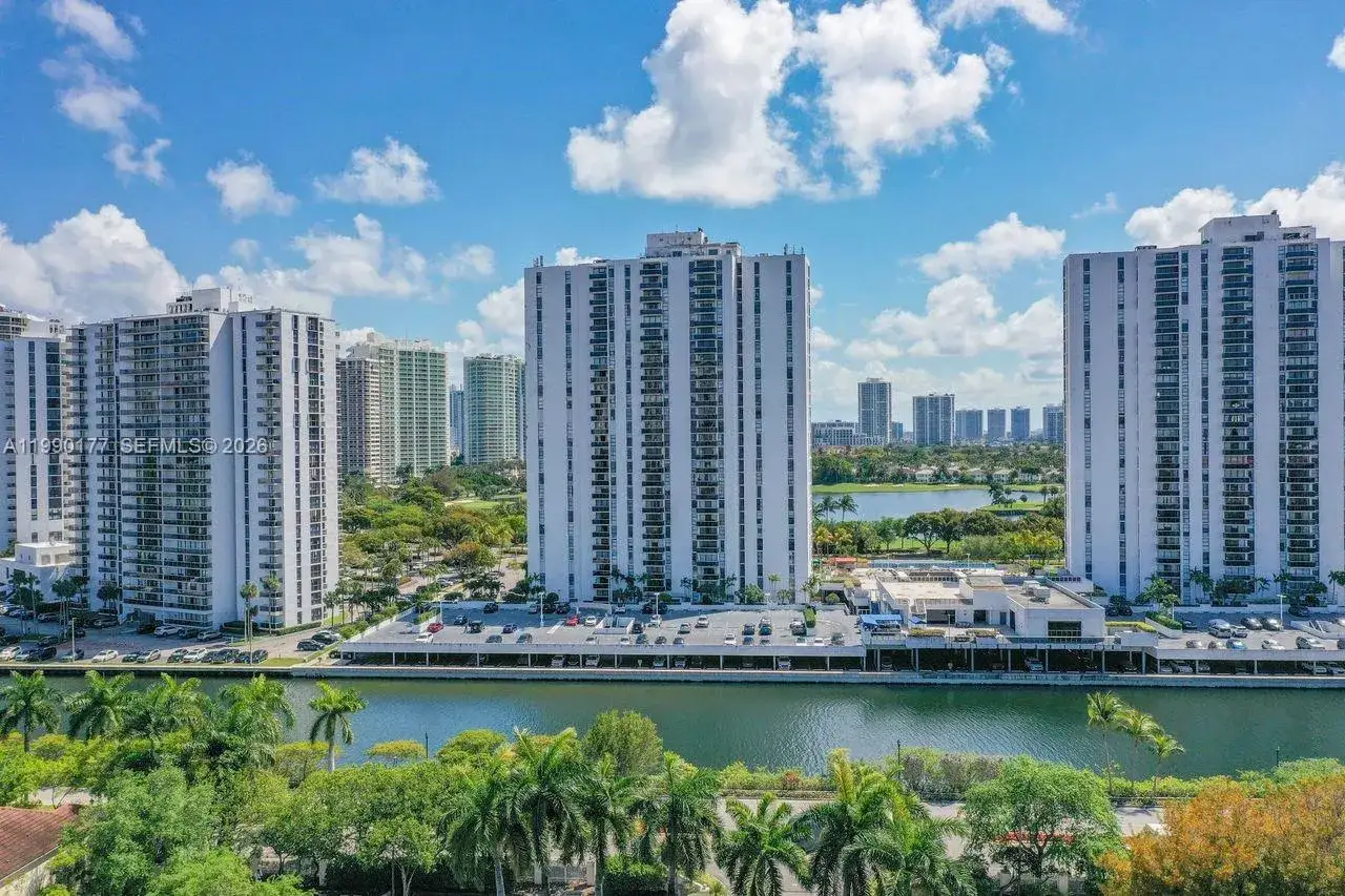 1 bedroom 1 bath Residential for sale at 3675 N Country Club Dr # 401, Aventura FL 33180