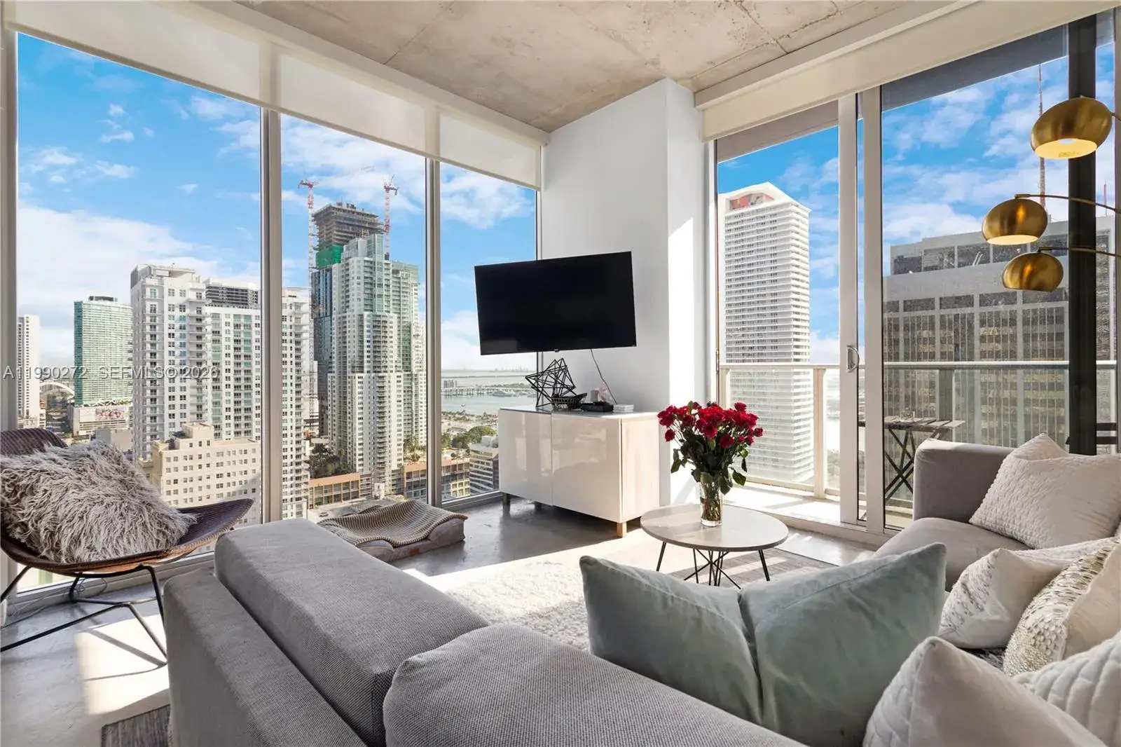 1 bedroom 1 bath Residential for sale at 151 SE 1st St # 2802, Miami FL 33131