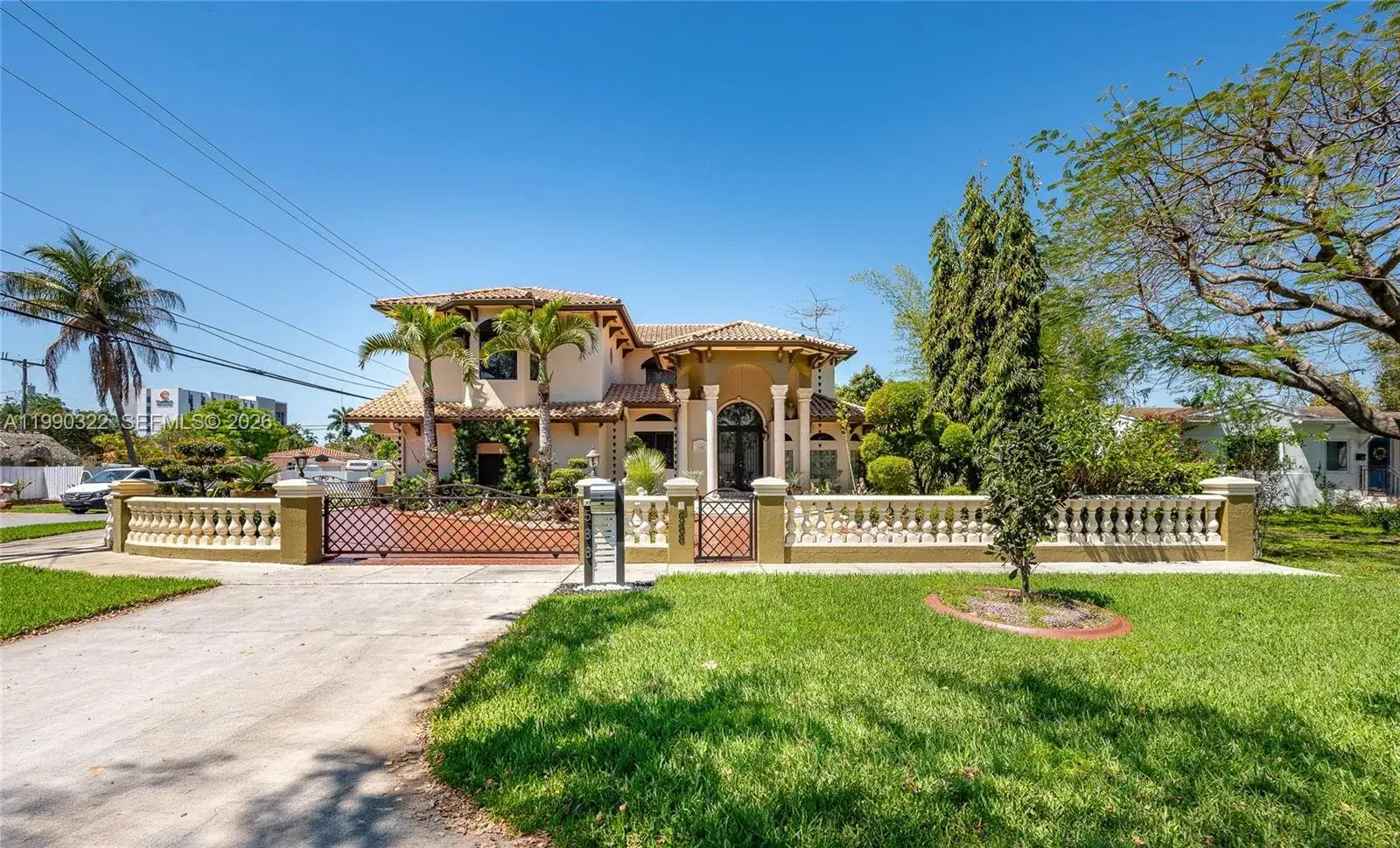 5 bedroom 4 bath Residential for sale at 588 Miller Dr, Miami Springs FL 33166