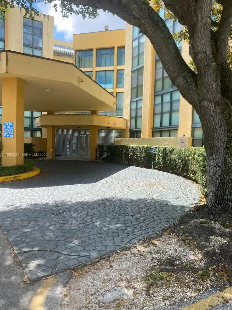 1 bedroom 1 bath Residential for sale at 11800 SW 18th St # 4, Miami FL 33175