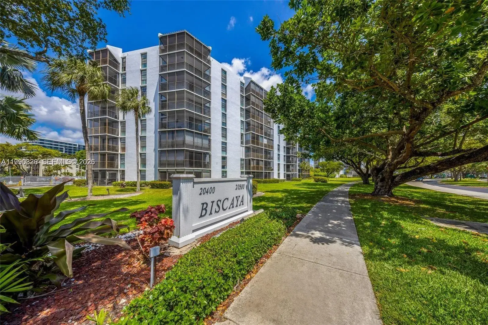 2 bedroom 2 bath Residential for sale at 20400 W Country Club Dr # 812, Aventura FL 33180