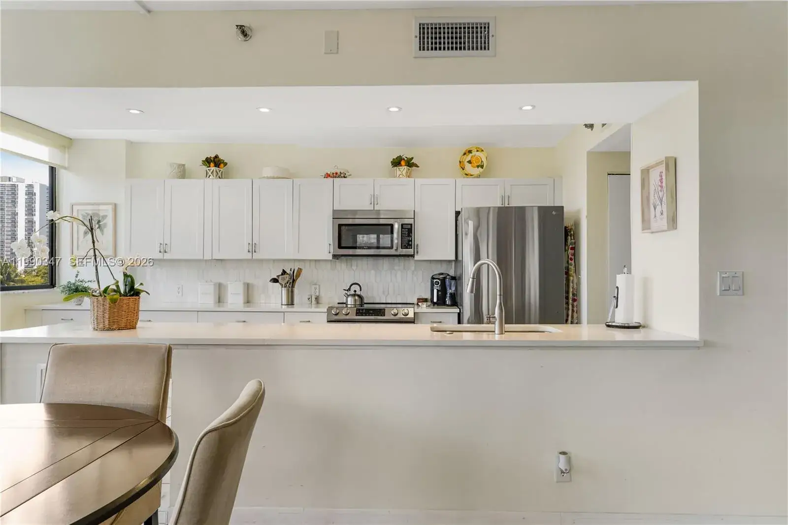 2 bedroom 2 bath Residential Lease for rent at 20185 E Country Club Dr # 405, Aventura FL 33180