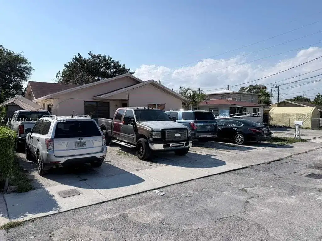 1 bedroom 1 bath Residential Lease for rent at 450 NW 43rd Pl, Miami FL 33126