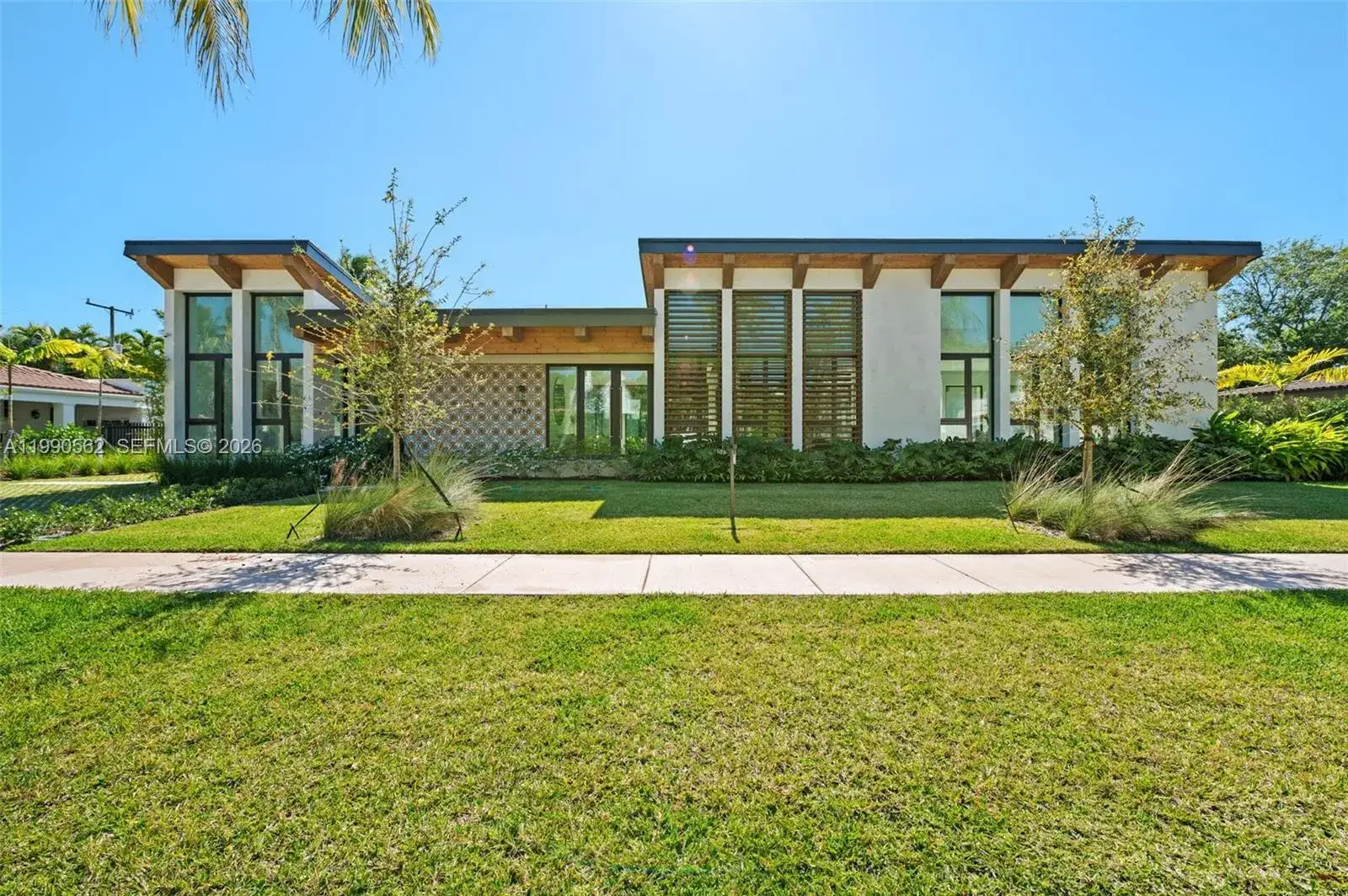 6 bedroom 6 bath Residential for sale at 6716 San Vicente St, Coral Gables FL 33146