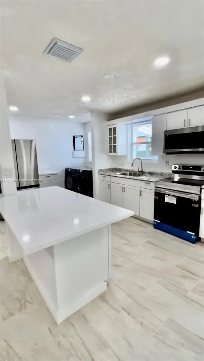 3 bedroom 1 bath Residential Lease for rent at 1800 SW 87th Ave, Miami FL 33165