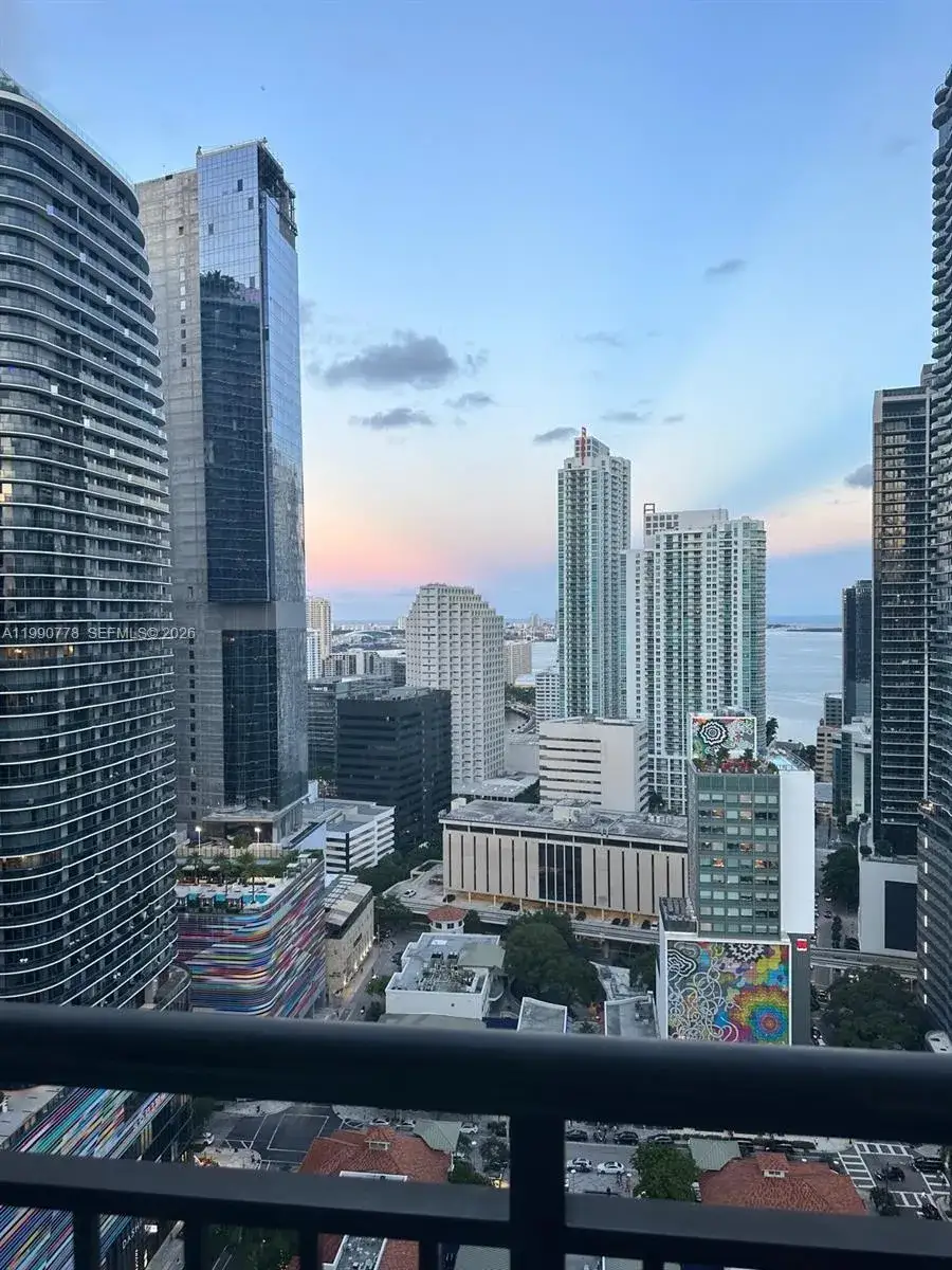 1 bedroom 1 bath Residential Lease for rent at 999 SW 1st Ave # 3208, Miami FL 33130