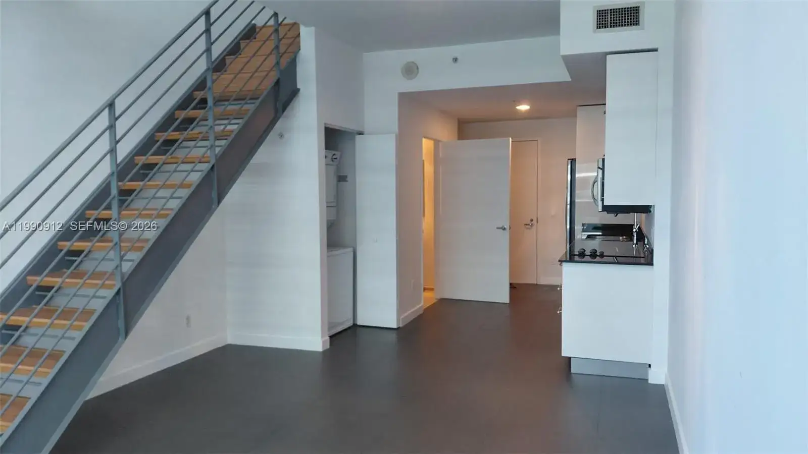 1 bedroom 1 bath Residential Lease for rent at 60 SW 13th St # 2612, Miami FL 33130