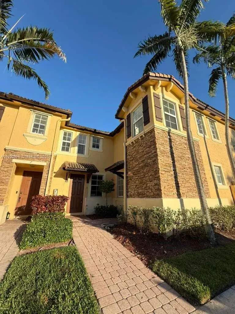 3 bedroom 3 bath Residential Lease for rent at 9269 SW 227th St # 8, Cutler Bay FL 33190